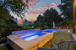 Downtown, Heated Pool, Hot Tub, Gym & Skyline View - Image 5