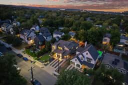 Zilker Home with Heated Pool, Hot Tub, Walkable - Image 5