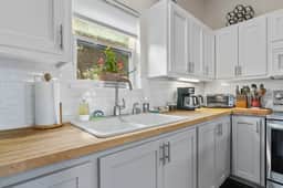 Secluded Guest House in beautiful setting - Image 5