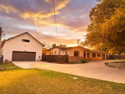 Austin | Pool, Hot Tub & Pickleball - Image 2