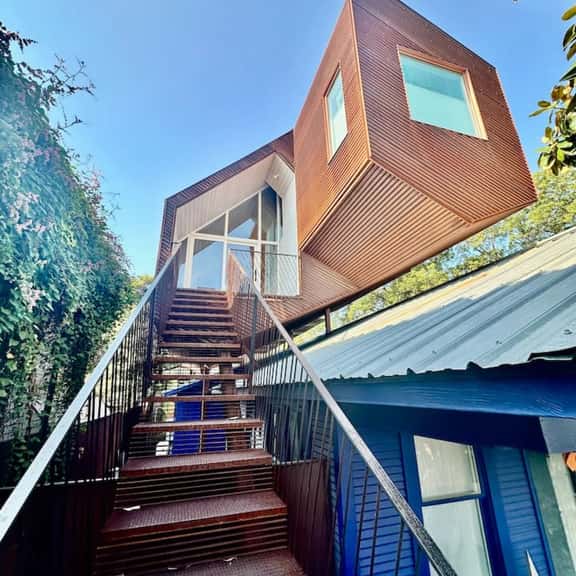 Award winning treehouse retreat in East Austin - Image 1