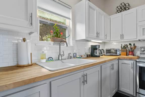 Secluded Guest House in beautiful setting - Image 5
